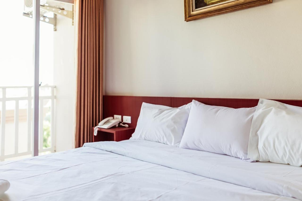 Douangpraseuth Hotel В'єнтьян Екстер'єр фото